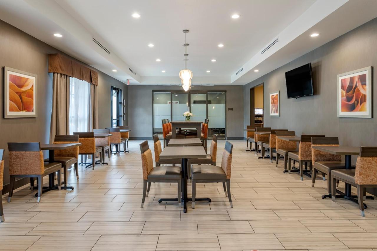 Comfort Suites Near Sam Houston Race Park Екстер'єр фото