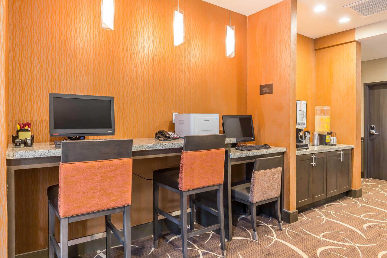 Comfort Suites Near Sam Houston Race Park Екстер'єр фото