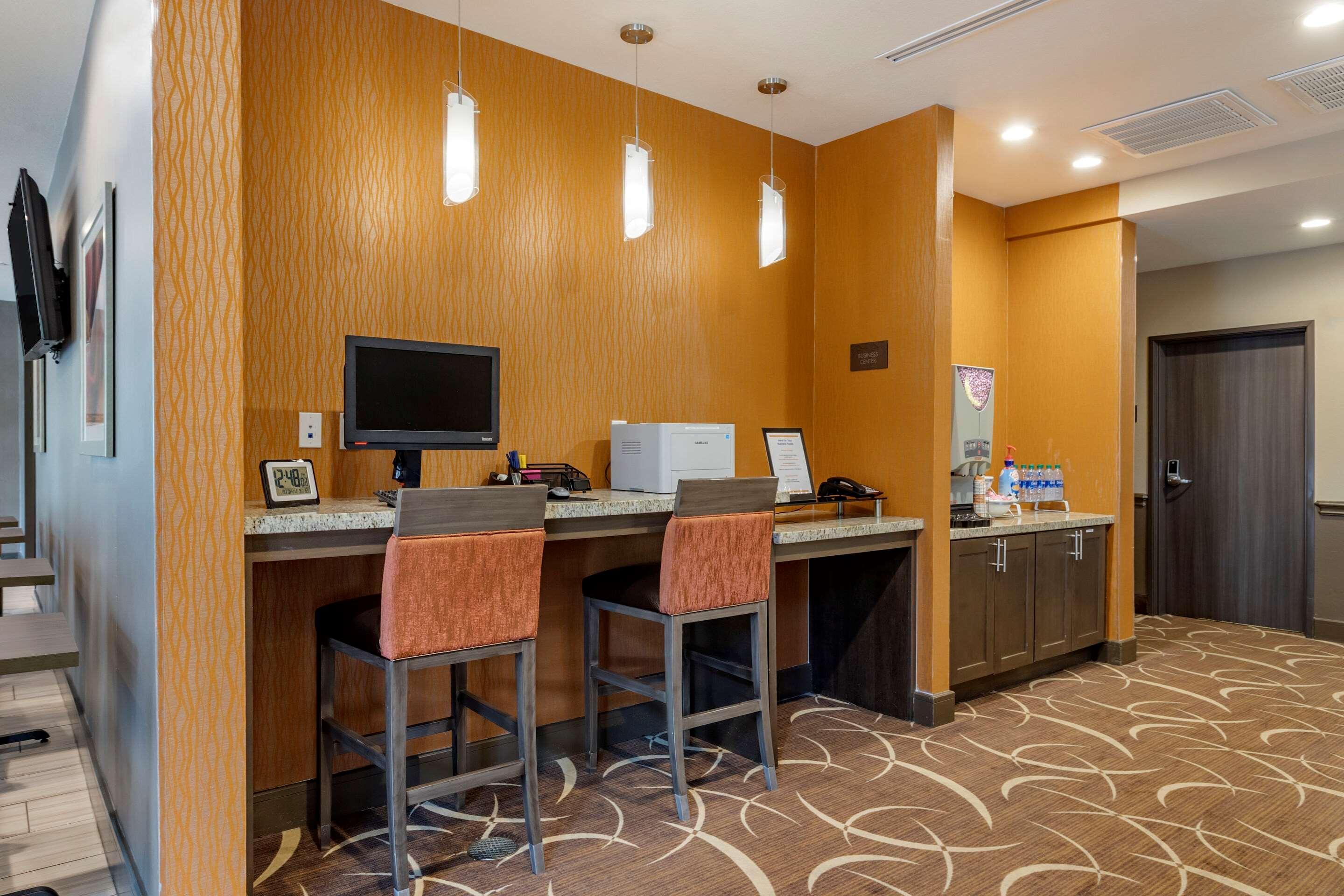 Comfort Suites Near Sam Houston Race Park Екстер'єр фото